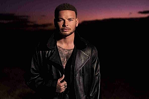 凯恩·布朗(Kane Brown)在“代币伴郎”(Token Groomsman)中首次亮相。