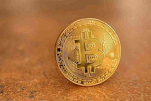 如果在十年前投资了1000美元比特币,2025年会值多少?