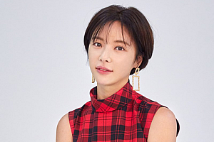 女演员黄荣 – 欧姆(Hwang Jung-eum)从她的前夫结束离婚