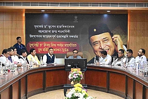 在首席部长主席下举行的第一次核心委员会会议,涉及为期一年的Bhupen Hazarika博士的一年庆典