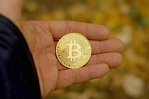 比特币,信心和MVRV潜水:导航加密当前的潮流