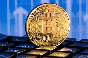 比特币达$11万,核心通膨2.9%:BTC 会突破通道吗?