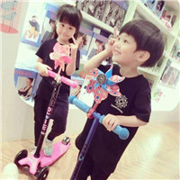 小男孩小女孩间的感情小孩情侣头像