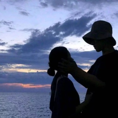 高清一对两张的双人情侣头像甜蜜真人图片