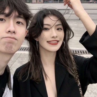 高清一对两张的双人情侣头像甜蜜真人图片