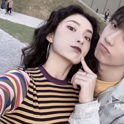 高清一对两张的双人情侣头像甜蜜真人图片