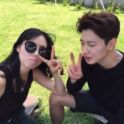 高清一对两张的双人情侣头像甜蜜真人图片
