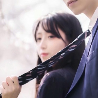 穿校服的学生情侣照头像