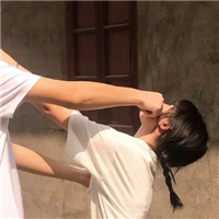 人潮拥挤我能感觉你超甜可爱情侣头像