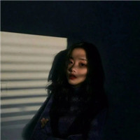 人潮拥挤我能感觉你超甜可爱情侣头像