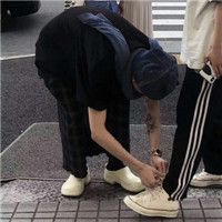 趁年轻趁活着青春个性情侣头像