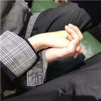 小清新情侣牵手头像