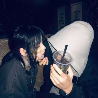 很潮有个性的情侣头像一对 我不是太阳却甘愿给你所有温暖