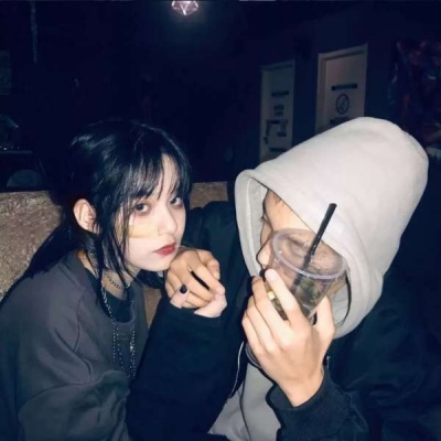 很潮有个性的情侣头像一对 我不是太阳却甘愿给你所有温暖