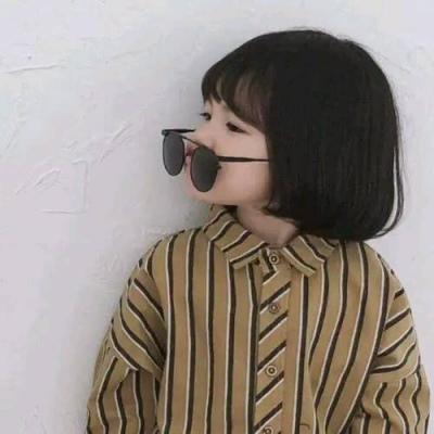 情侣头像可爱小孩一男一女两张 岁月你别伤害我爱的大美人