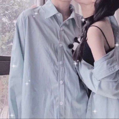 高清恩爱甜蜜的情头一人一半分开两张图片