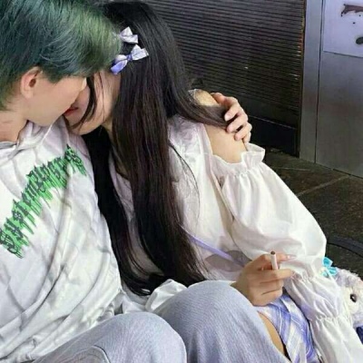 甜到骨子里超爱的情侣头像 生活无需复杂只要简单就够了