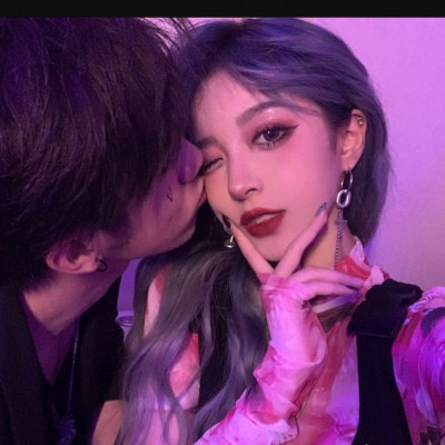 ins真人秀恩爱情侣头像特别有魅力 你是我一个人宇宙限量版售的快乐