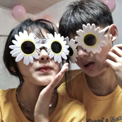 最新网红双人情侣头像 不要偏偏幻想我是例外