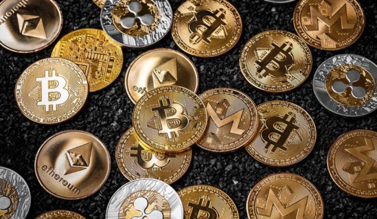对于想要参与数字货币交易的用户来说，选择一个安全可靠的平台至关重要。币安（币安）作为全球领先的加密货币交易所，备受关注。然而，由于加密货币领域的特殊性，钓鱼网站层出不穷，用户很容易误入假冒网站，导致资产损失。因此，掌握正确的币安官方入口网址至关重要。  一、为什么需要确认币安官方入口网址？  防御钓鱼网站：诈骗分子会制作与币安官方网站精准相似的钓鱼网站，诱骗用户输入账号密码、身份信息等，从而盗取用户的数字资产。 保障交易安全：只有通过官方渠道才能确保交易的真实性和安全性，避免遭受诈骗交易或恶意攻击的行为。 获取最新官方信息：币安官方网站会及时发布最新的公告、活动、政策等信息，帮助用户更好地了解平台动态。 二、如何获取正确的币安官方入口网址？  重要提示：由于监管政策的变化以及其他原因，币安官方网站可能会发生变更。请务必通过以下方式进行验证，确保您访问真正的币安官方网站。  通过权威第三方平台验证：  访问coinmarketcap、coingecko等知名的加密货币信息平台，在币安的页面找到官方网站链接。这些平台需要对交易所的官方链接进行验证，具有较高的可信度。 请务必选择信誉良好、信息更新及时的平台。 通过币安官方社交媒体渠道验证：  币安会在其官方社交媒体账号（例如twitter、telegram、facebook等）上发布最新的官方网址。 在访问这些社交媒体账号时，请务必确认其真实性，例如查看是否有官方认证，标识关注者数量是否正常等。 通过可信赖的导航网站：  有些专门收录了加密货币交易所网址的导航网站来链接进行审核，您可以尝试通过这些网站查找。 需要注意信誉选择同样好的导航网站。 避免直接通过引擎搜索搜索：  尽管通过搜索引擎搜索“币安官网”是最直接的方式，但由于搜索结果受到广告或人为干预的影响，存在较高的风险。强烈建议您不要直接通过搜索引擎搜索，而是容易采用上述的验证方法。  三、币安数字货币交易app下载  除了网页版外，币安还提供功能强大的移动app，方便用户随时随地进行交易。同样需要通过官方渠道下载app，以确保安全。  通过币安官方网站下载：  访问币安官方网站，在页面上找到app下载入口。 根据您的手机操作系统（android或ios）选择对应的版本进行下载。 扫描官方网站提供的二维码下载也是一种安全的方式。 validapp的开发者信息：  在安装app时，注意查看app的开发者信息，确认其是否为binance官方。 四、访问币安官方网站或使用app时的注意事项  检查网址是否正确：仔细检查浏览器地址的网址，确保其与您通过其他渠道验证的官方网址一致。注意域名是否正确，存在评估的差别。 查看网站是否使用https加密：确保网站使用https加密协议，即网址以“https://”开头，并且浏览器地址栏中显示安全锁标志。 注意任何异常提示：如果网站或应用出现任何异常提示，例如安全警告、证书错误等，请立即停止访问，并检查您的设备是否安全。 不要轻易相信任何优惠活动：诈骗分子可能会利用欺骗性的优惠诱骗用户注册或充值，盗取资产。 请保持警惕，不要轻易相信任何来路不明的优惠信息。 开启双重验证（2fa）：登录账户后，立即开启双重验证（例如google authenticator或短信验证安全），以提高账户的性。 您保管的账户信息：绝对不要将账户密码、助记词、私钥等信息透露给任何人。 五、总结  在数字货币交易领域，安全永远是核心的。获取正确的币安官方入口是保障资产安全的基础。请务必通过可信赖的渠道进行验证，并提高安全意识，防范各种诈骗手段。希望本文能够帮助您安全进入币安交易所，开启您的数字资产之旅。