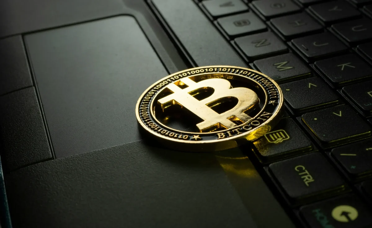 比特币（BTC）面对关键测试：年度开放式翻转是否会从支撑到阻力？