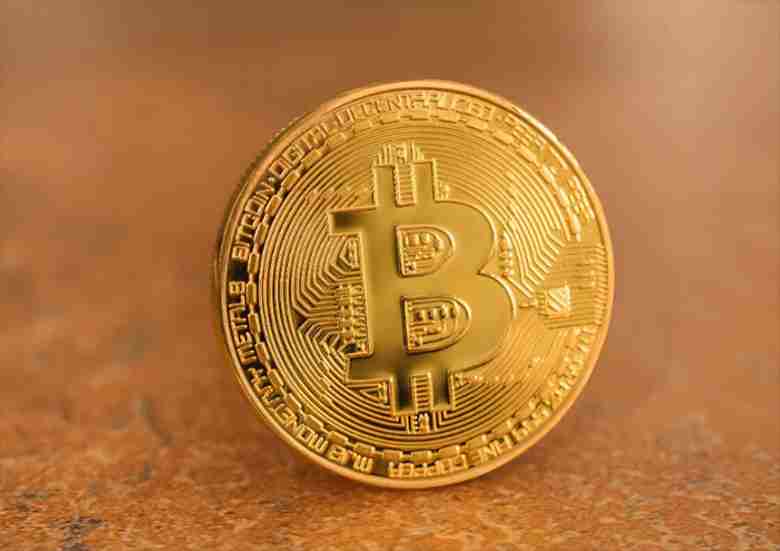 比特币价格预测：2025 年底 15 万美元还是跌至 8.5 万？关键支撑位分析