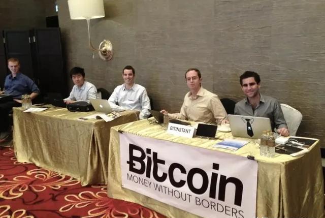 比特币早年展台照：布置寒酸，注册就送100枚，如今价值7200万 - php中文网